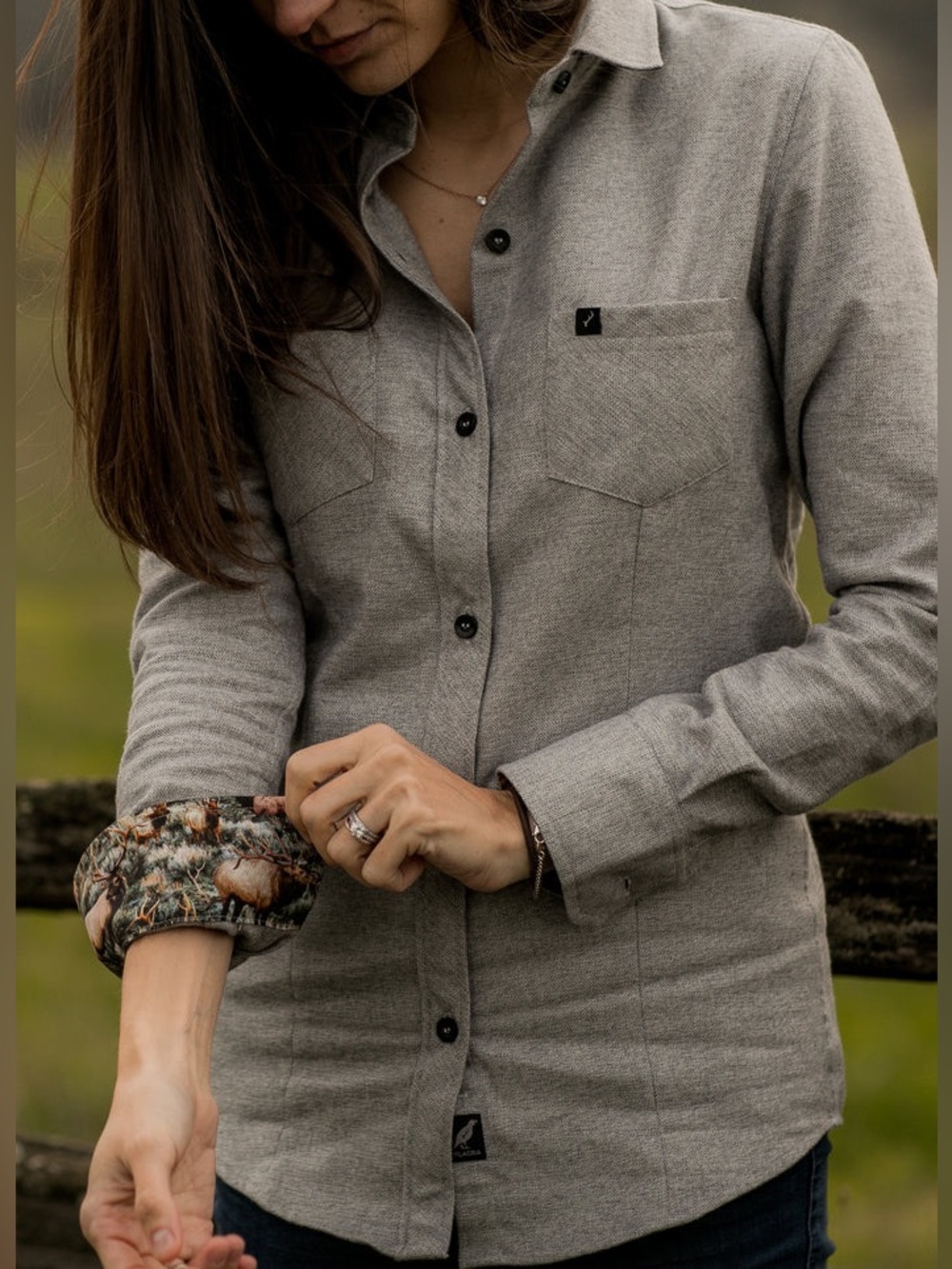 Pladra Sz Lg Women’s Gray Flannel Shirt Deer Print Cuffs Button Down